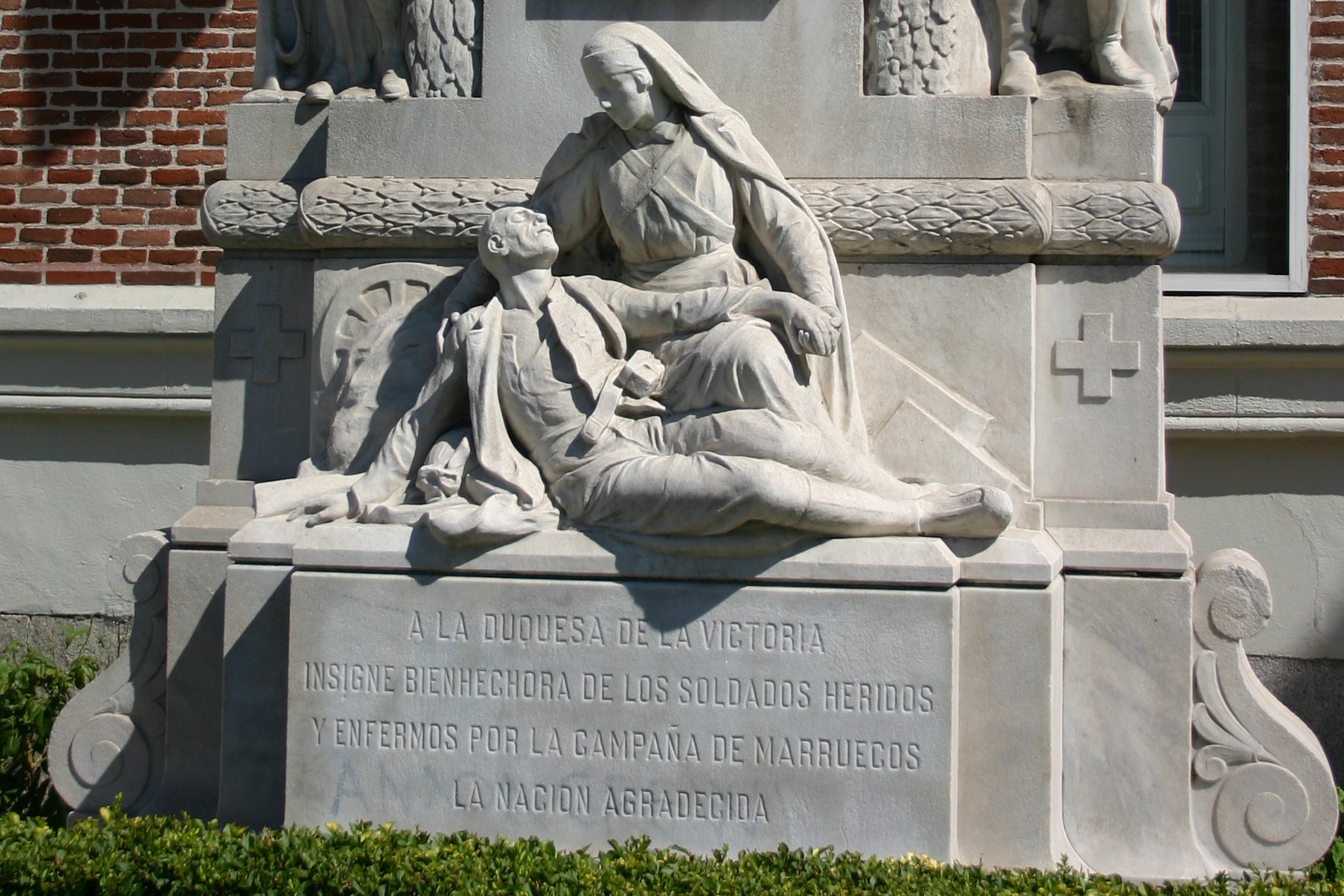 Eladia Fernández-Espartero y Blanco's monument, Madrid - 02.JPG